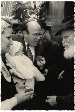 Bob and Diane Abrams with Rebbe.jpg
