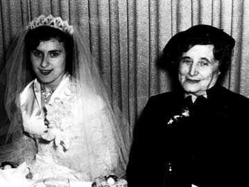 Rebbetzin Chana at wedding.jpg